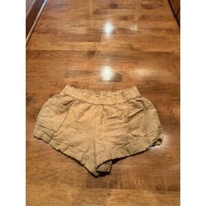 Woman’s show me your mumu linen shorts size large